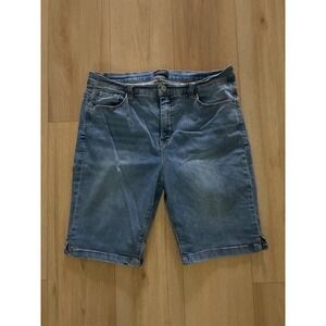 Curve Appeal Denim Jean Shorts Mid Rise Medium Wash Distressed Size 16